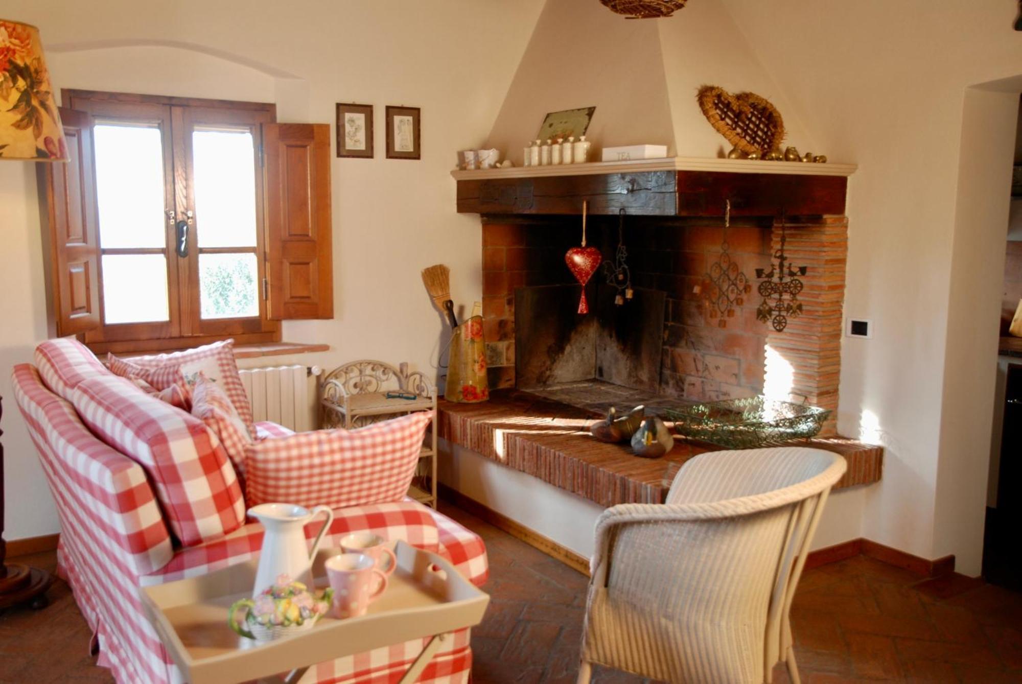 Appartamento Con Patio Privato E Giardino Tra Pisa E Firenze Палая Екстериор снимка